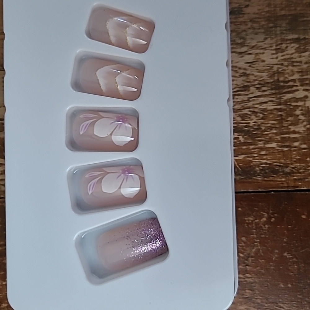 2/$16 Floral Press on Nails
